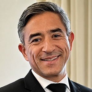 Carlos Alvarez